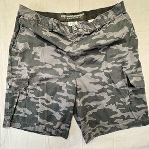 Men's Cargo Camo Shorts size 44 waist - 5-8